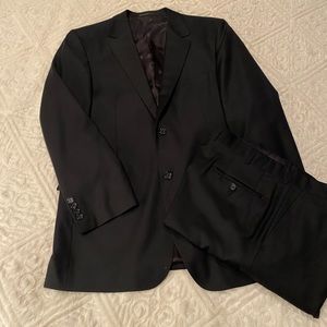 Byron Men’s Black Wool Suit. EU 54L; US 44L